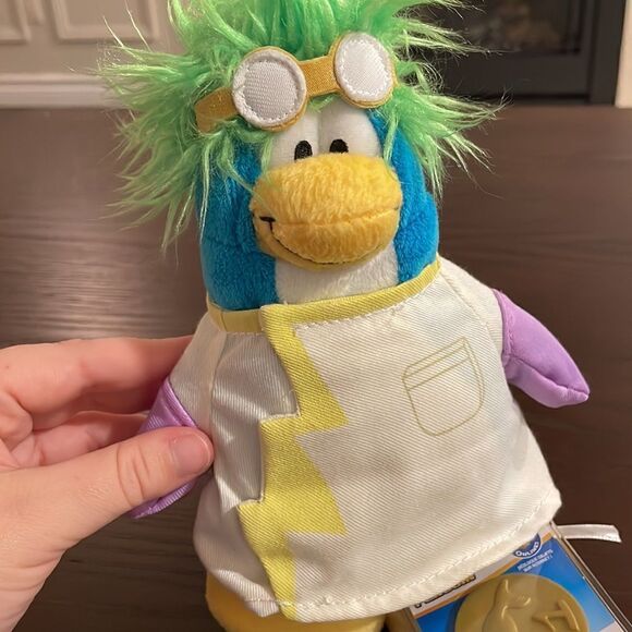 Disney Club Penguin Rad Scientist Plush NWT Great Condition w Game Tag 9” tall - Picture 7 of 8